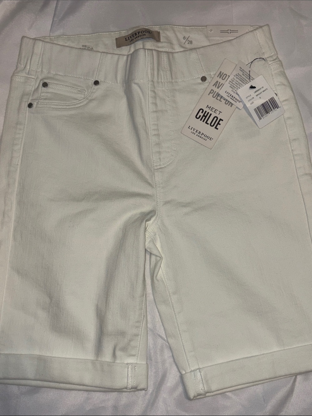 Liverpool ‘Chloe' White Pull-On Bermuda Shorts Size 6/28
